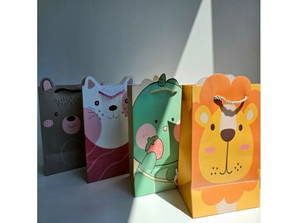 darkova taska pro deti na den deti cokolada lizatka ovoce popcorn lev krokodyl kocka medved cokoladovna janekj