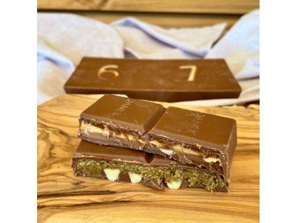 mlecna i bila cokolada pistacie dubaj dubajska nugat nugatova cokolada tabulka plnena cokoladovna janek