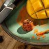 mango a kokos pralinka oranzova barevna cokoladovna janek